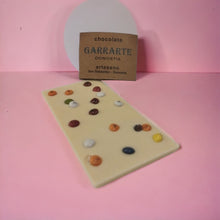 Cargar imagen en el visor de la galería, Tableta de chocolate blanco con lacasitos