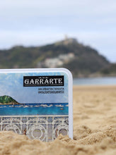 Cargar imagen en el visor de la galería, Caja metálica Donostia - San Sebastián (bombones)