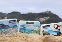 Cargar imagen en el visor de la galería, Caja metálica Donostia - San Sebastián (bombones)