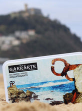 Cargar imagen en el visor de la galería, Caja metálica Donostia- San Sebastián (chocolates belgas)