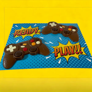 Pareja de mandos playstation en chocolate con leche