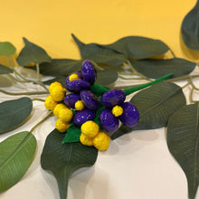 Cargar imagen en el visor de la galería, Bouquet Violeta Flores de chocolate