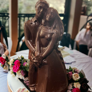 Figura de novios de chocolate