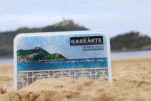Cargar imagen en el visor de la galería, Caja metálica Donostia - San Sebastián (caramelos de piñón)
